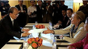 Thein Sein trong cuộc hội đàm với bà Clinton 