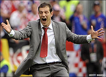Bilic remonstrating with the fourth official