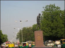 مجسمه گاندی در احمد آباد