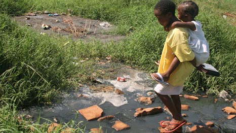 Zimbabwe kids crossing stream during 2008 cholera outbreak (AP)