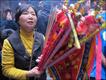 民众向妈祖祈祷，主办单位说活动当天小镇涌入百万民众