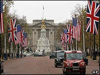 Bush vai se hospedar no Palácio de Buckingham