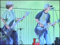 Heroine Hospital playing live