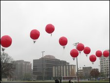 _46864971_balloons_darpa.jpg