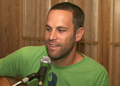 When he was in the UK at the end of last year the singer recorded this session.