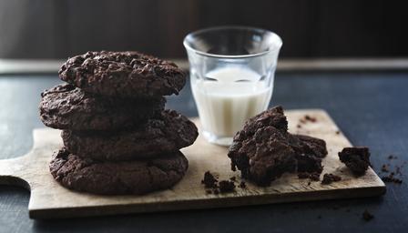 Chocolate cookies and milk