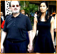 سلمان رشدی ایک طویل عرصے کے بعد بمبئی کا دورہ کر رہے ہیں۔