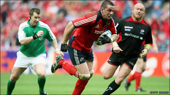 Quinlan scoring a try against Saracens