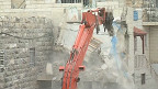 الجرافات الاسرائيلية تهدم بيتاً في القدس الشرقية
