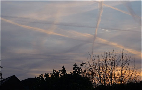 Sky towards Heathrow from Newbury, sent in by Scott Rickman