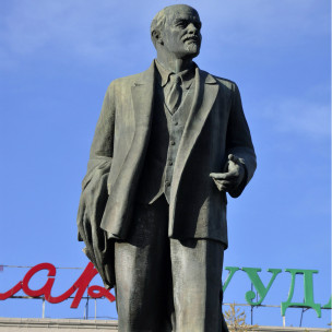 Patung Lenin di Ulan Bator, Mongolia