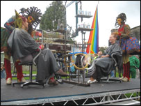 Spanish hairdressing street theatre group Osadia