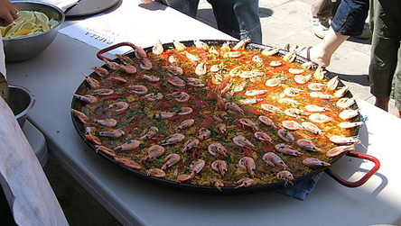Food and drink. Modest paella © Annabel Else