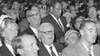 Cynan, Aneurin Bevan a Paul Robeson yn y Gymanfa Ganu ym Mhafiliwn yr Eisteddfod.