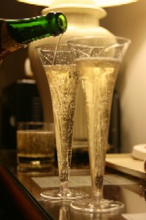 two_champagne_glasses.jpg