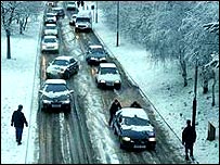 Drivers get stuck in snow on Grapes Hill, Norwich